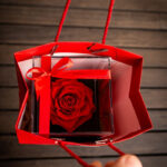 جعبه موزیکال دکوفیوره مدل رز جاودان ملودی عاشقانه Love