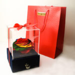 گل رز جاودان دکوفیوره مدل کشودار رنگارنگ