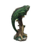 مجسمه مدل آفتاب پرست روی درخت