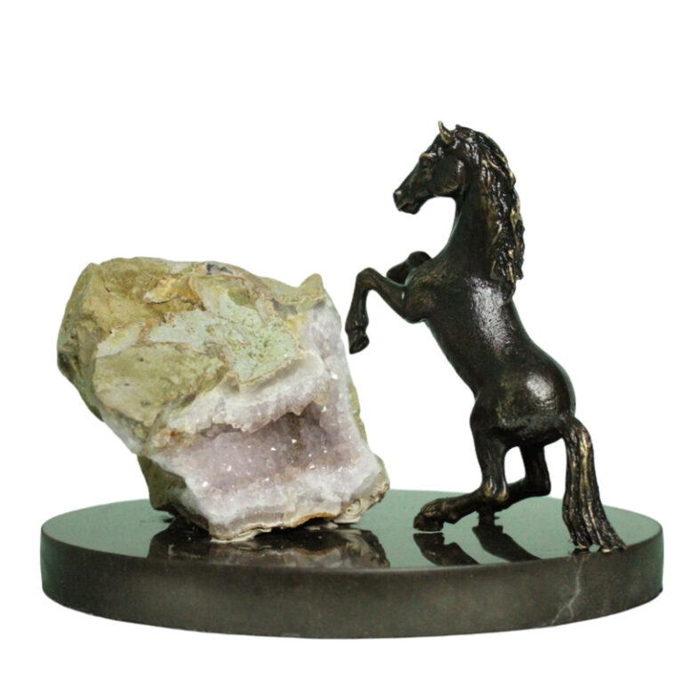 مجسمه مدل اسب وحشی