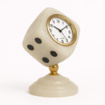 ساعت رومیزی عقربه‌ای مدل تاس