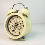 ساعت رومیزی مدل تن تن کلاسیک