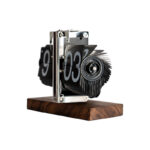 ساعت رومیزی مدل ورقه ای طرح پایه چوبی TN-116