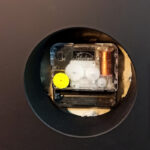 ساعت دیواری شوبرت مدل 5212 طرح تایر