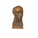 تندیس مدل نیما یوشیج